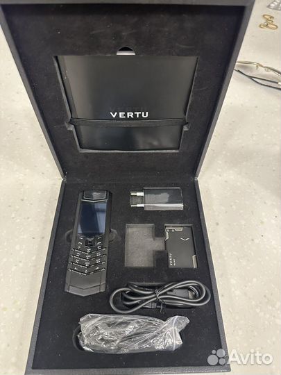 Vertu Signature M Design Black and White Diamonds