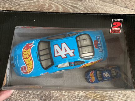 Hotwheels Nascar Set 1/64-1/24