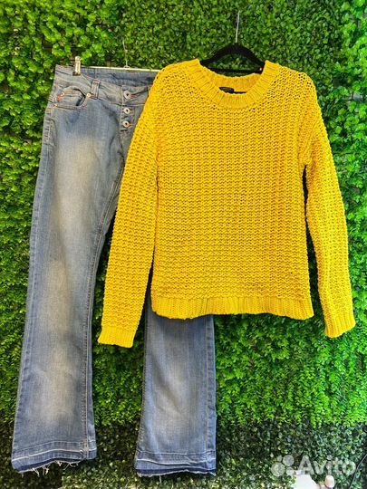 Джинсы и джемпер