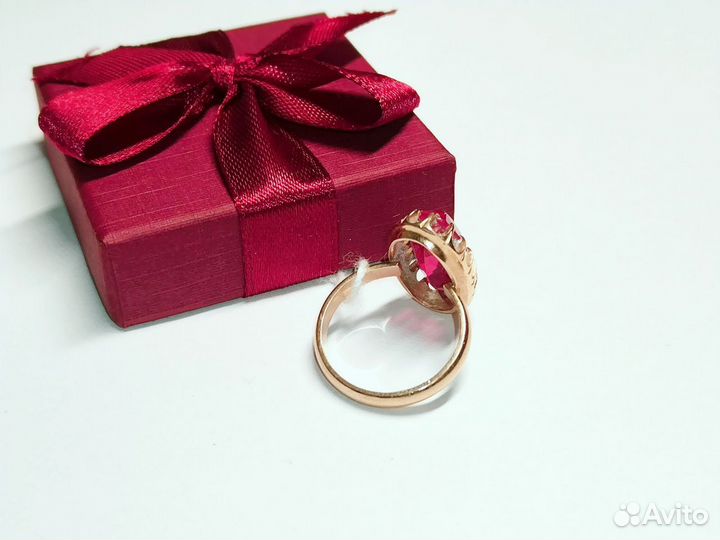 Золотое кольцо с корундом \585\ Т8569