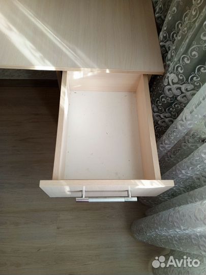 Письменный стол