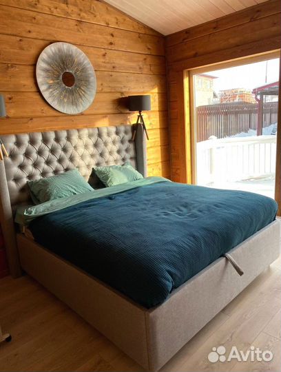 Белая кровать