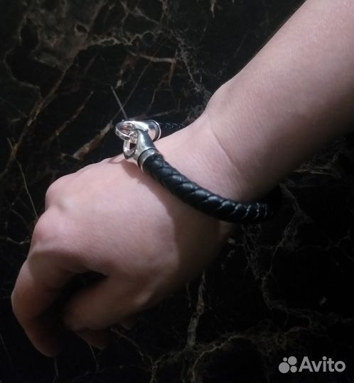 Кожаный браслет