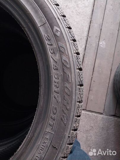 Goform W705 215/45 R17