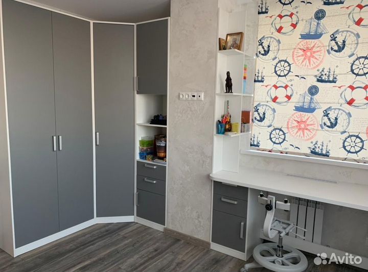 Угловой Шкаф с Зеркалом