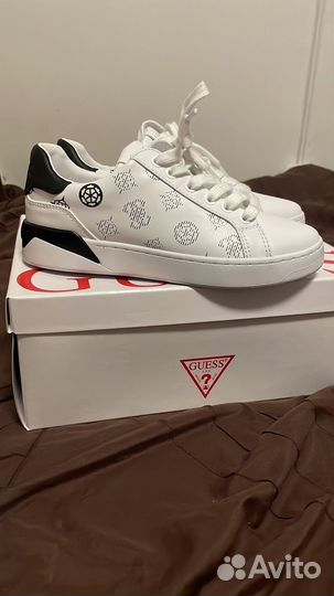 Кроссовки Guess