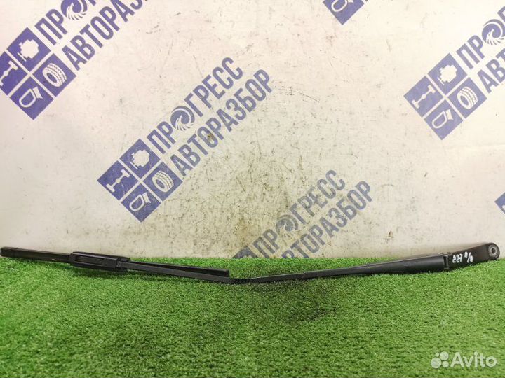 Поводок стеклоочистителей передний правый Renault