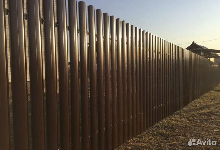 Забор из штакетника