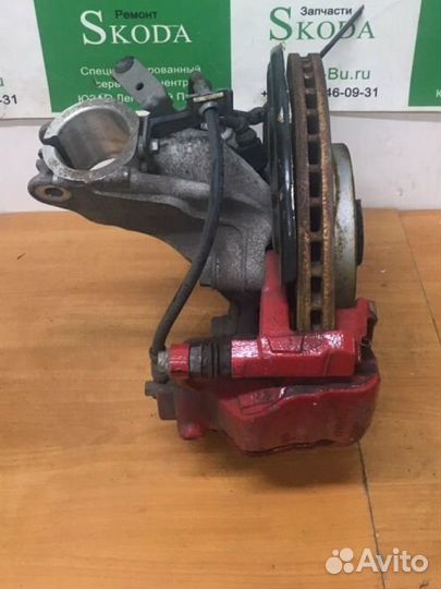 Левый поворотный кулак Skoda Octavia A7 5Q0407253A