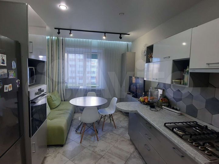 2-к. квартира, 60 м², 3/10 эт.