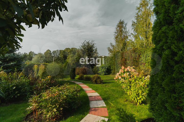 Дом 562 м² на участке 39 сот.