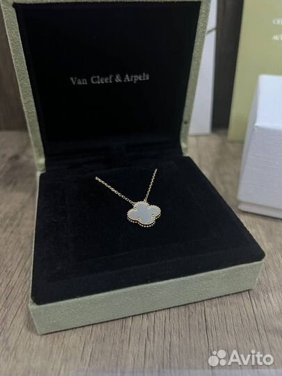 Золотое колье Van Cleef