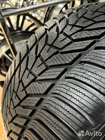 Hankook Winter I'Cept Evo 3 X W330A 295/35 R21 и 315/30 R22