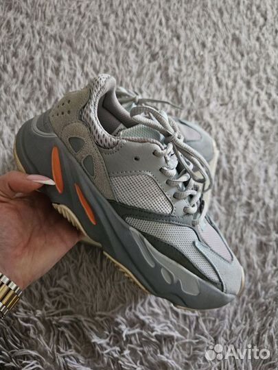 Кроссовки adidas Yeezy boost 700 женские