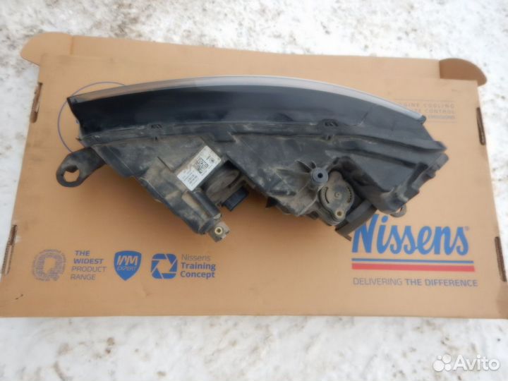 Фара правая Skoda Rapid 2