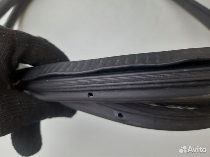 Уплотнитель передней правой двери Audi A6 C5