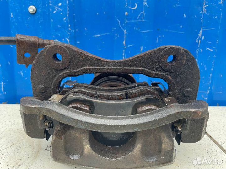 Суппорт передний левый Hyundai Sonata EF 2.0 G4JP