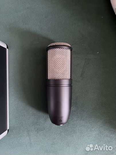 Студийный микрофон AKG p220