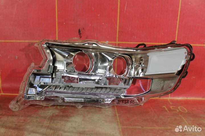 Стекло фары правой Toyota Land Cruiser