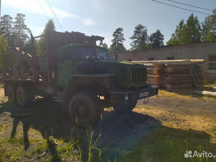 Урал лесовоз с манипулятором