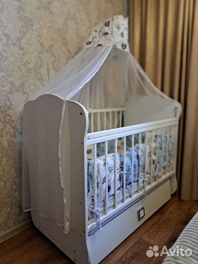 Детская кроватка с балдахином,матрасом и бортиками