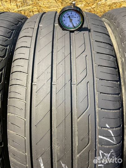 Bridgestone Turanza T001 215/55 R17