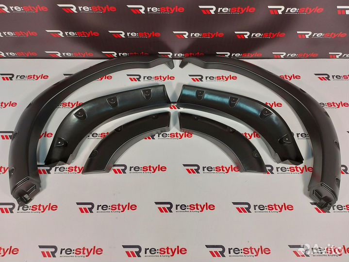 Фендера Toyota Land Cruiser 80 R1206