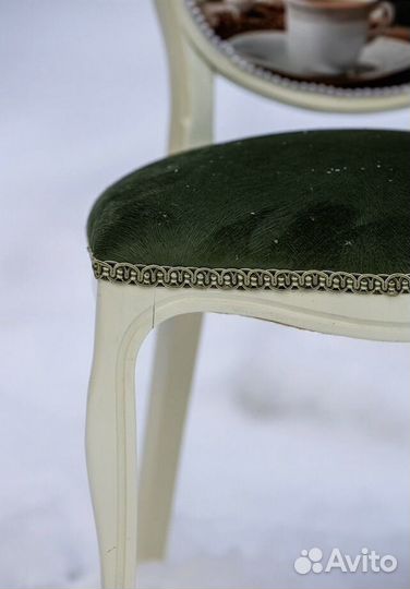 Стул мягкий медальон