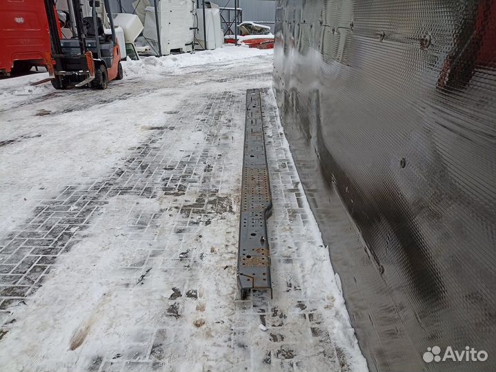 Лонжерон правый Volvo FH