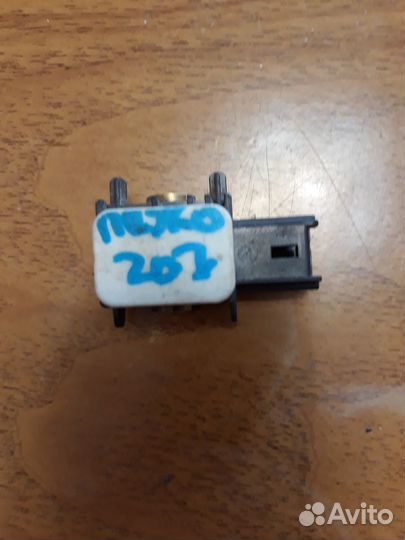 Продам датчик удара peugeot 207