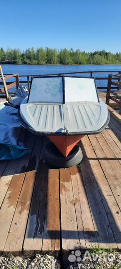 Продам моторную лодку