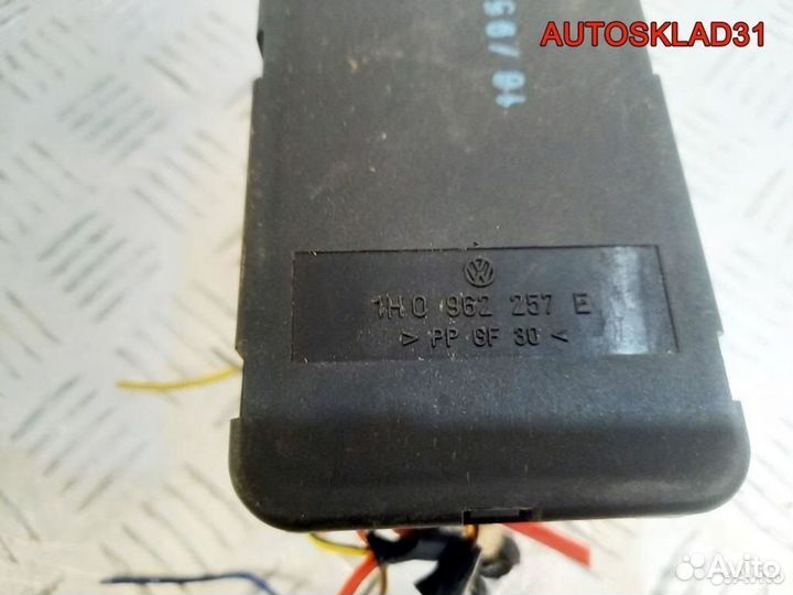 Компрессор центрального замка VW Golf 3 1H0962257E