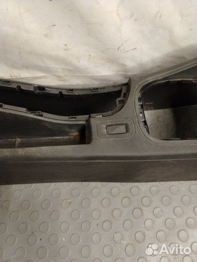 Консоль между сидений Renault Fluence седан K4M