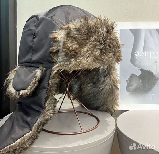 Шапка ушанка Yohji type на руках