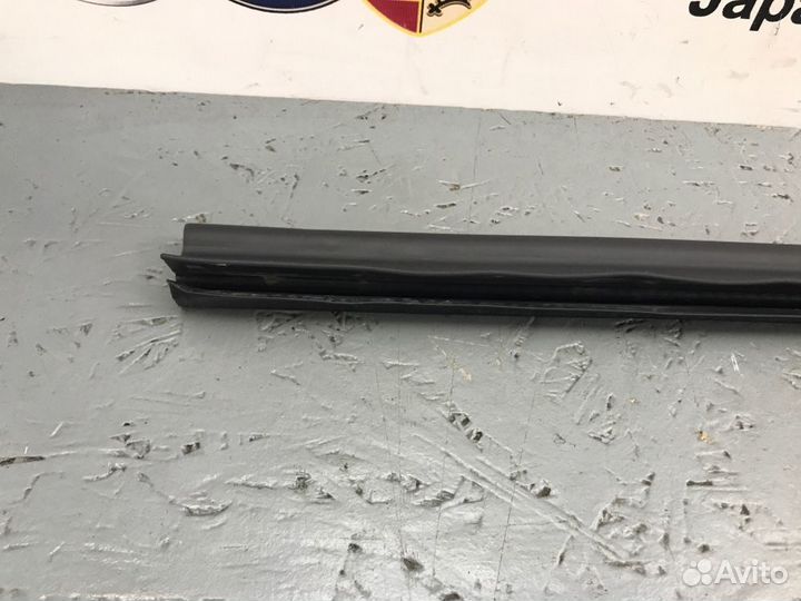 Уплотнение капота Audi A4 B8 cdhb 2010