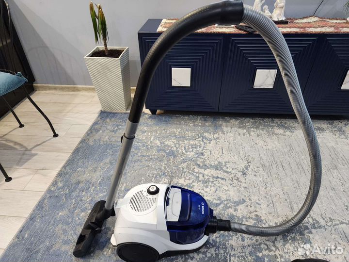 Пылесос с контейнером для пыли Bosch GS 10 bgs1u18