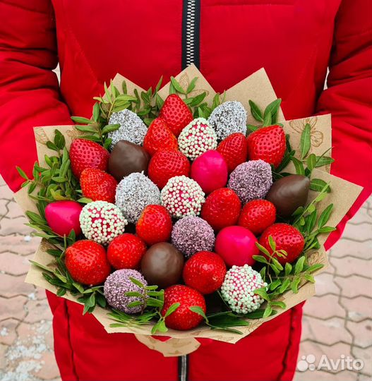 Подарок на девушке