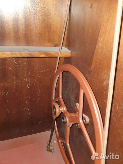 Швейная машинка Veritas Automatic в тумбе ножная