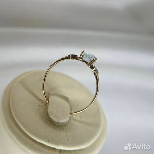 Золотое кольцо 585 пробы с топазом золото