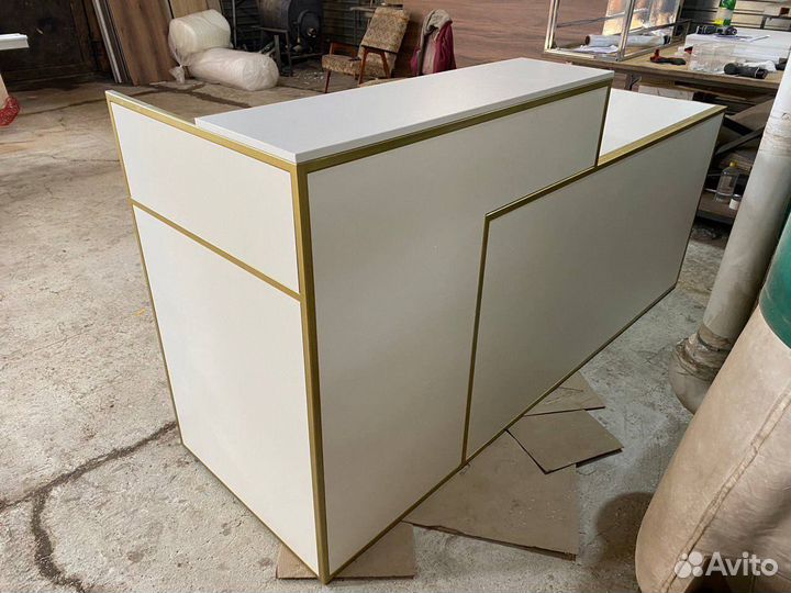 Ресепшен бело-золотой