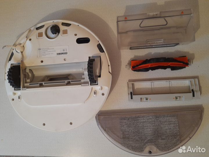 Робот-пылесос с функцией влажной уборки