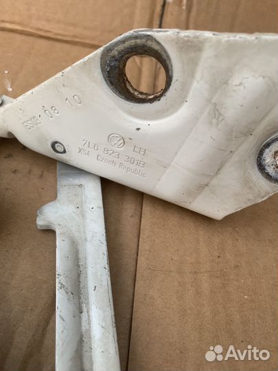 Петля капота Volkswagen Touareg 7L левая, правая