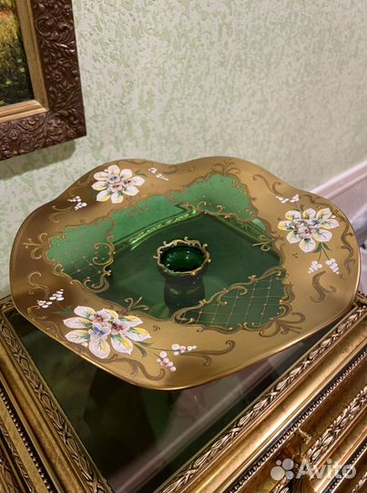 Ваза для фруктов на ножке