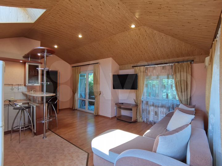 Дом 195 м² на участке 2,9 сот.