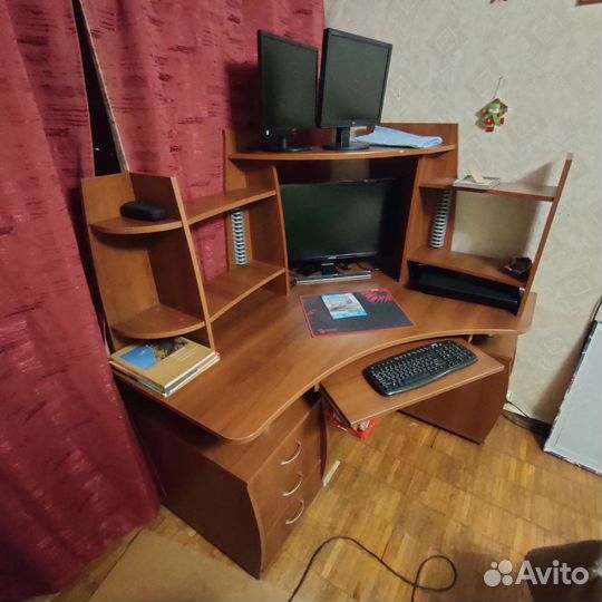 Компьютерный стол