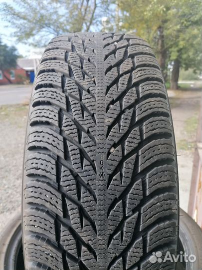 Nokian Tyres Hakkapeliitta R3 SUV 215/60 R17 103R