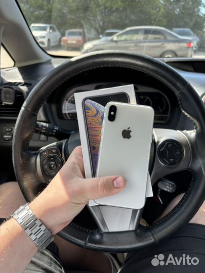 iPhone Xs, 64 ГБ