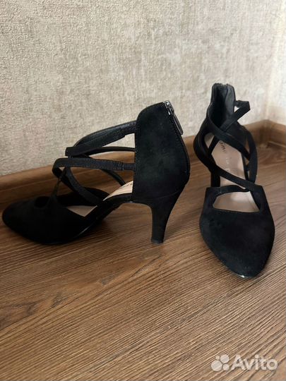 Туфли женские на каблуке