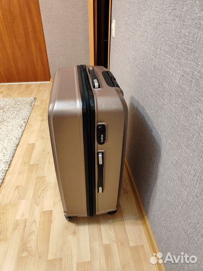 Чемодан на колесах размер 24