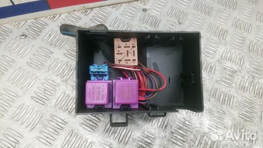 Блок предохранителей opel zafira A (SEA14M102)